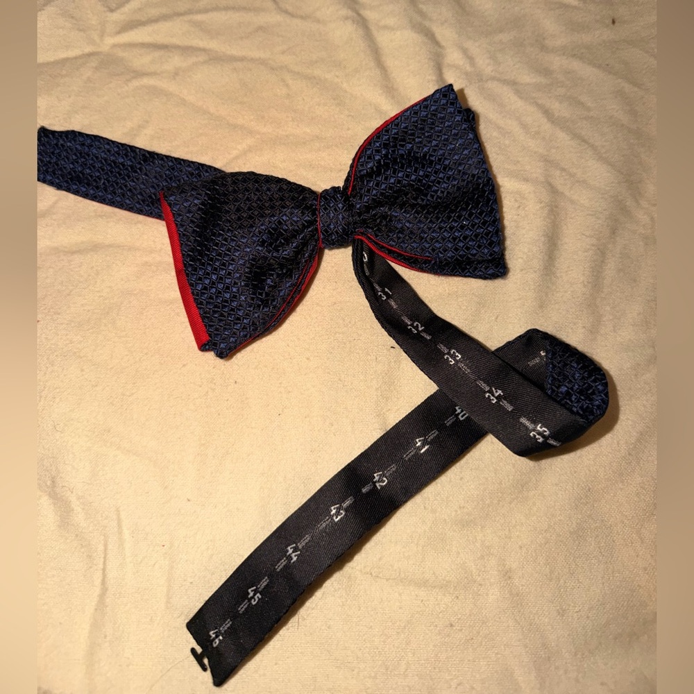 Cinabre Paris bow tie